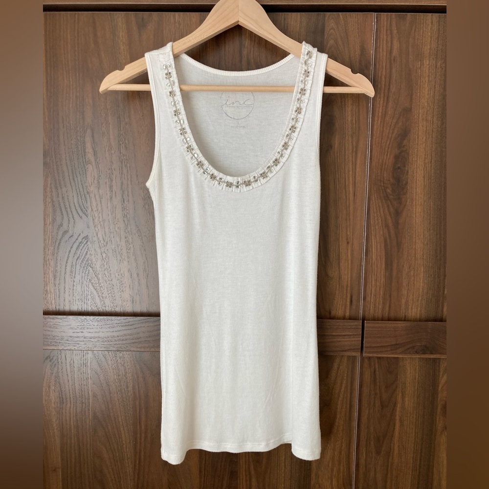 I.n.c White sparkle neck line Tank Small
